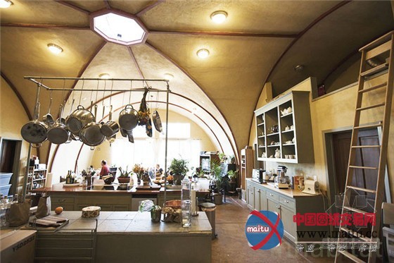 节能耐用的加州掩土屋模板