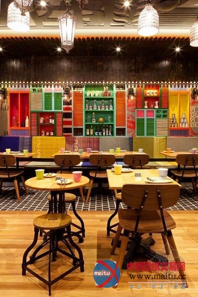 泰国精致的Tanoon Mai餐厅设计 诉说着当时的故事