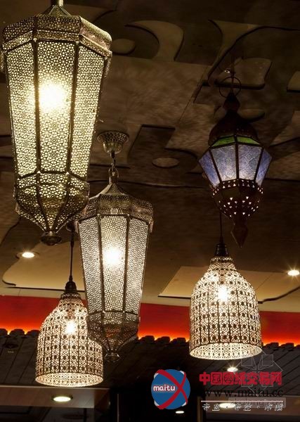 泰国精致的Tanoon Mai餐厅设计 诉说着当时的故事