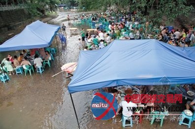 全国烧烤模式南方提前供暖 湖北8月上旬高温继续
