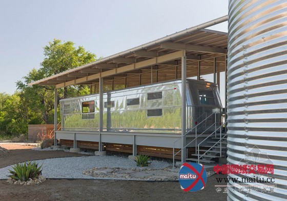 变废为宝!报废拖车变山顶湖景房设计