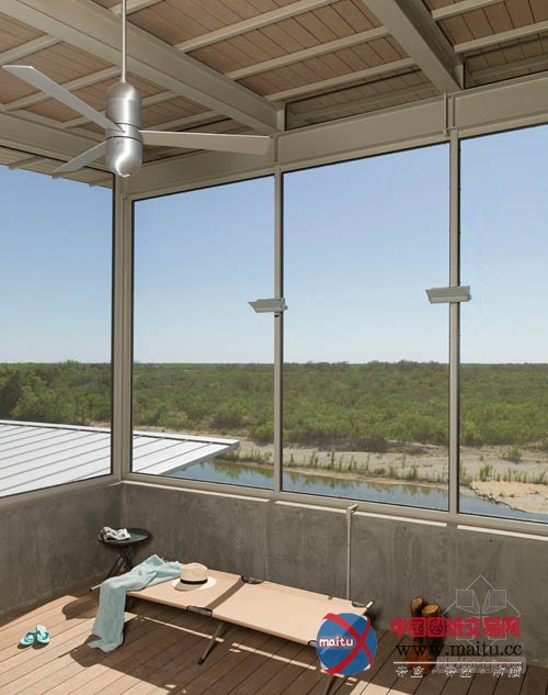 变废为宝!报废拖车变山顶湖景房设计