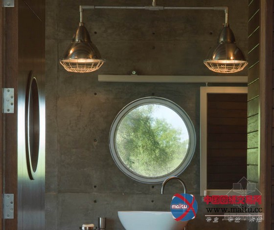 变废为宝!报废拖车变山顶湖景房设计