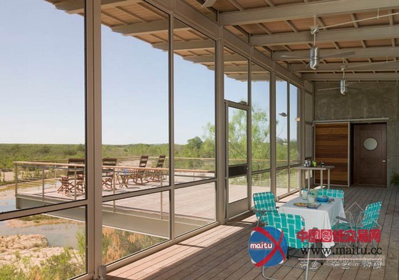 变废为宝!报废拖车变山顶湖景房设计