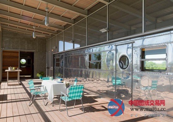 变废为宝!报废拖车变山顶湖景房设计