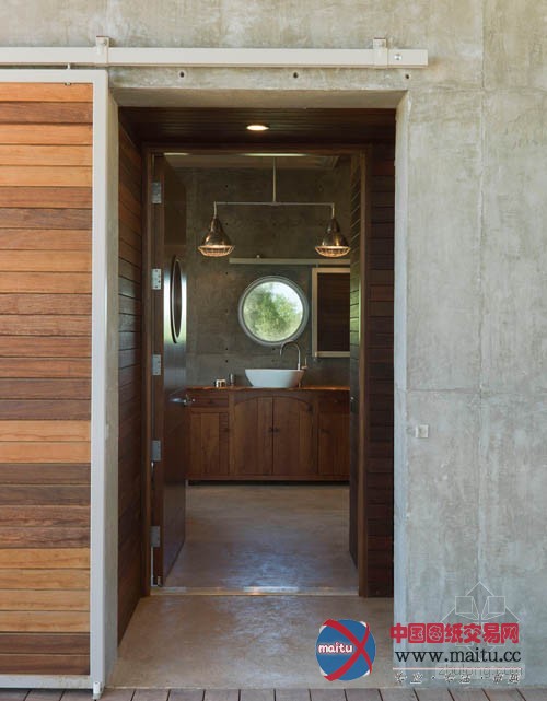 变废为宝!报废拖车变山顶湖景房设计