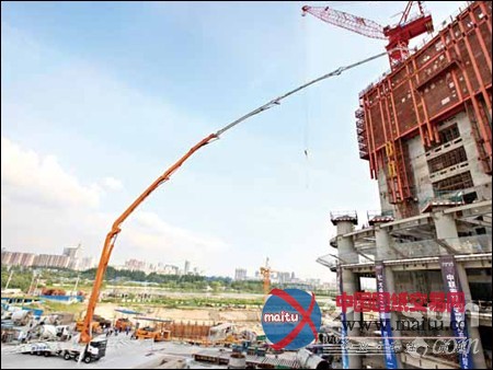 中联重科全球最长臂架混凝土泵车上演首秀