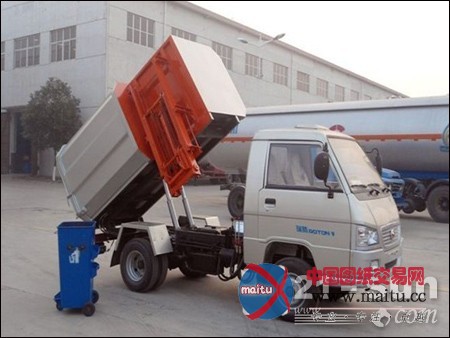 40°高温天 路面保洁机械代替人工齐上阵