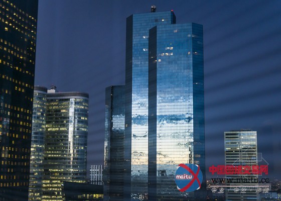 卡洛斯在巴黎摩天大楼拍摄奇妙建筑