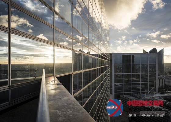 卡洛斯在巴黎摩天大楼拍摄奇妙建筑