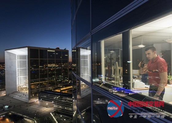 卡洛斯在巴黎摩天大楼拍摄奇妙建筑