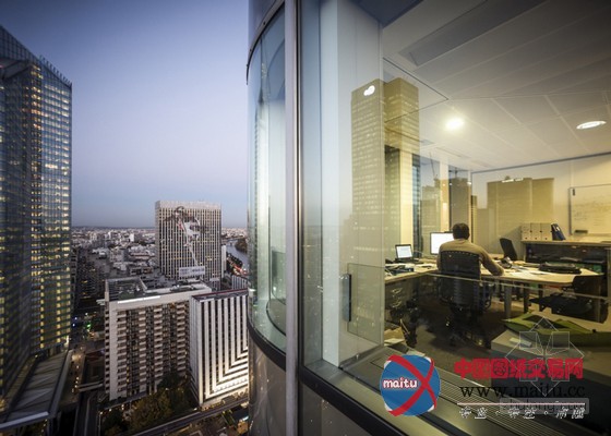 卡洛斯在巴黎摩天大楼拍摄奇妙建筑