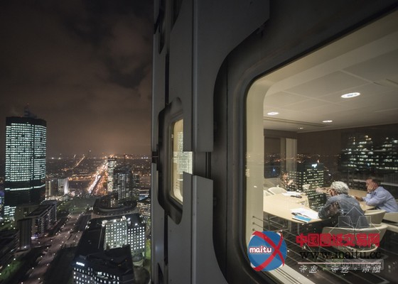 卡洛斯在巴黎摩天大楼拍摄奇妙建筑