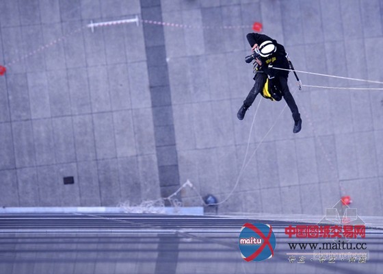 卡洛斯在巴黎摩天大楼拍摄奇妙建筑