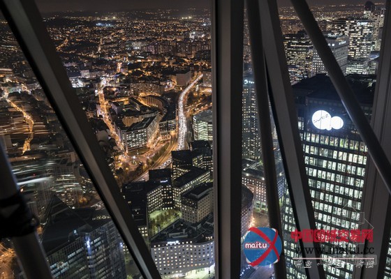 卡洛斯在巴黎摩天大楼拍摄奇妙建筑