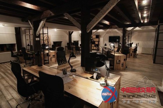 罗马尼亚办公室设计 特意打磨的木质显得随意自然