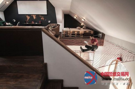 罗马尼亚办公室设计 特意打磨的木质显得随意自然