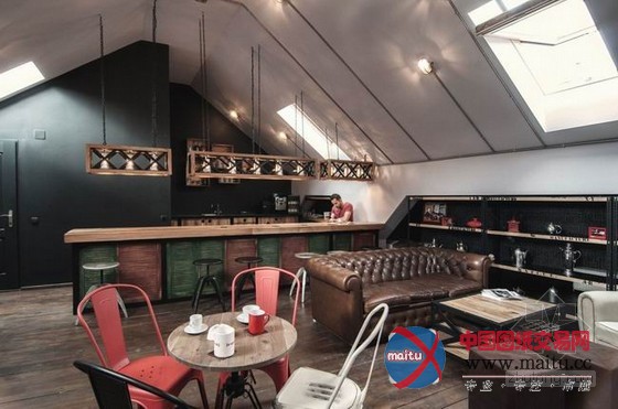 罗马尼亚办公室设计 特意打磨的木质显得随意自然