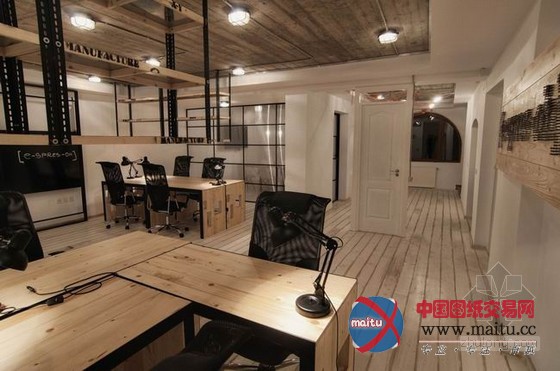 罗马尼亚办公室设计 特意打磨的木质显得随意自然