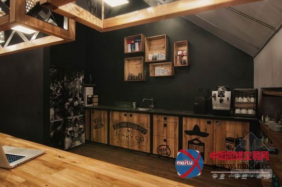 罗马尼亚办公室设计 特意打磨的木质显得随意自然