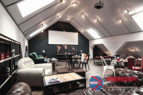 罗马尼亚办公室设计 特意打磨的木质显得随意自然