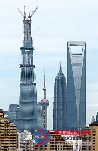 中国第一高楼上海中心大厦封顶 632米结构高楼地面或沉陷