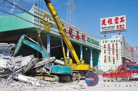 广东云浮一在拆厂房发生坍塌 1人被压死亡