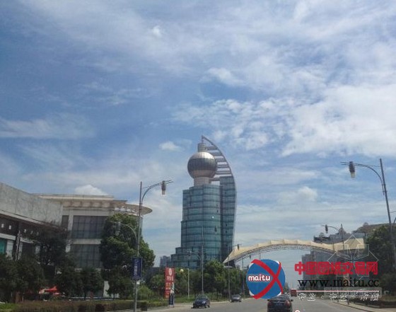 苏州世界上最高瀑布大楼封顶近十年成烂尾楼