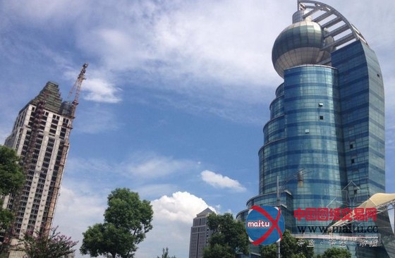 苏州世界上最高瀑布大楼封顶近十年成烂尾楼