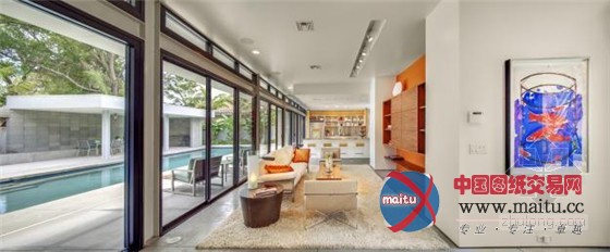 萨拉索塔风格的当代房屋