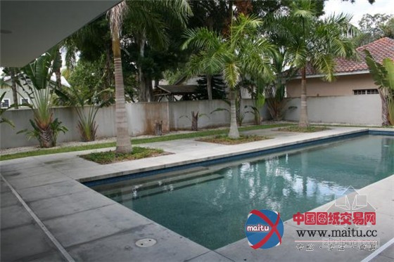 萨拉索塔风格的当代房屋