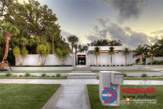 萨拉索塔风格的当代房屋