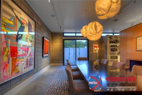 萨拉索塔风格的当代房屋