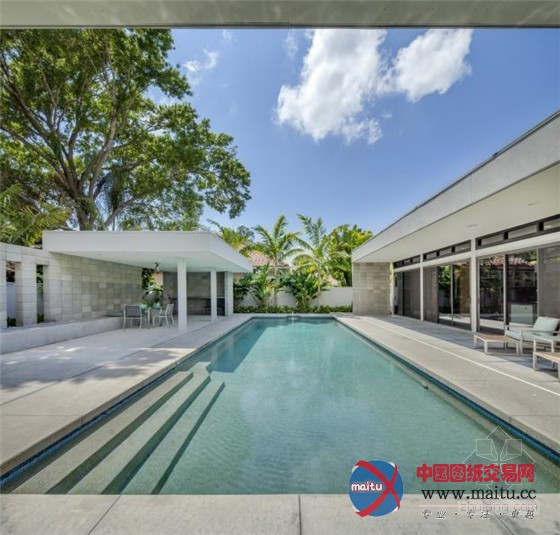 萨拉索塔风格的当代房屋