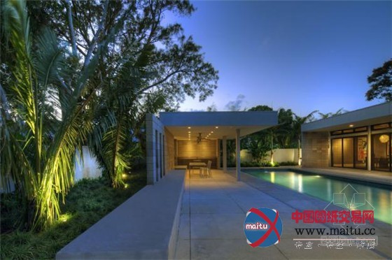 萨拉索塔风格的当代房屋