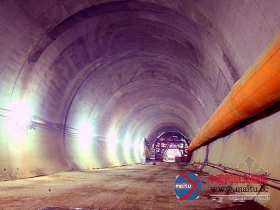 中国最长高瓦斯隧道贯通