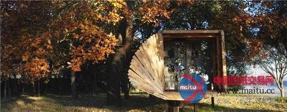 西班牙回收木材改造的林间长椅