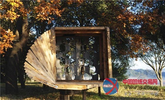 西班牙回收木材改造的林间长椅