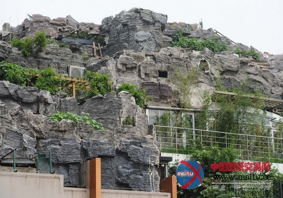 北京26层楼顶盖“超级别墅” 避雷针有点悬