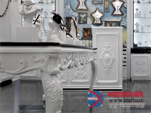 Les Néréides专卖店装修 以全新设计风格诠释