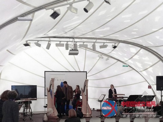 萨尔斯堡设计的澳大利亚移动艺术展馆“白噪音”