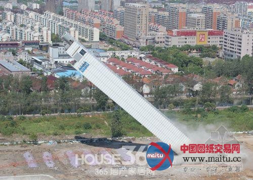99米电梯试验塔5秒爆破 新地标九方城崛起