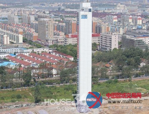 99米电梯试验塔5秒爆破 新地标九方城崛起