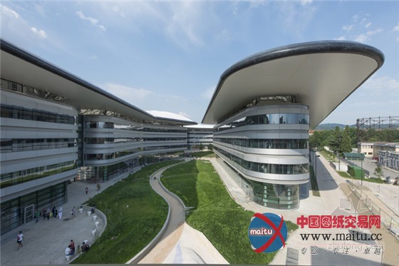 易吉埃诺迪校区“城市中的绿洲”