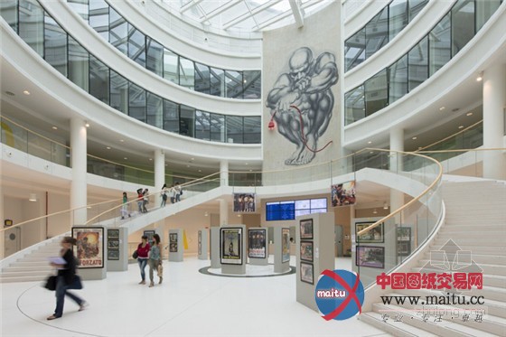 易吉埃诺迪校区“城市中的绿洲”