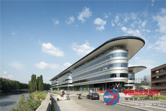 易吉埃诺迪校区“城市中的绿洲”