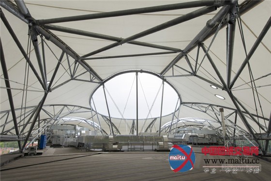 易吉埃诺迪校区“城市中的绿洲”