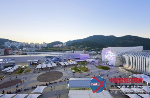 Unsangdong建筑事务所设计的南韩现代汽车馆