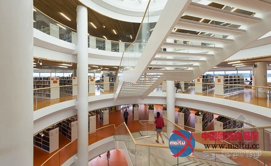 FormTL设计的澳大利亚都灵大学悬臂屋顶