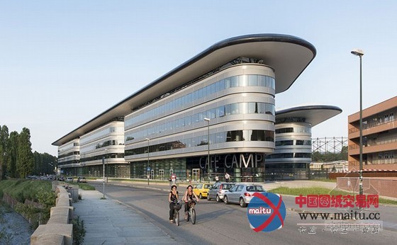 FormTL设计的澳大利亚都灵大学悬臂屋顶